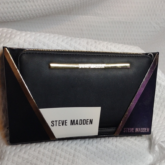 Steve Madden Handbags - Steve Madden Black Clutch with Gold Detail